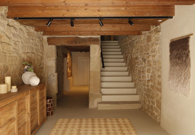 topciment's tweet photo. A renovated country house in the purest rustic style where our Unlimitted Microdeck M has been the protagonist to carry out this extensive remodeling. A very resistant microcement that does not crackand.

🔗 https://t.co/dv3wEKTvhD

#microcement #remodeling #RusticHomeDecor https://t.co/i1PEfjN8qn
