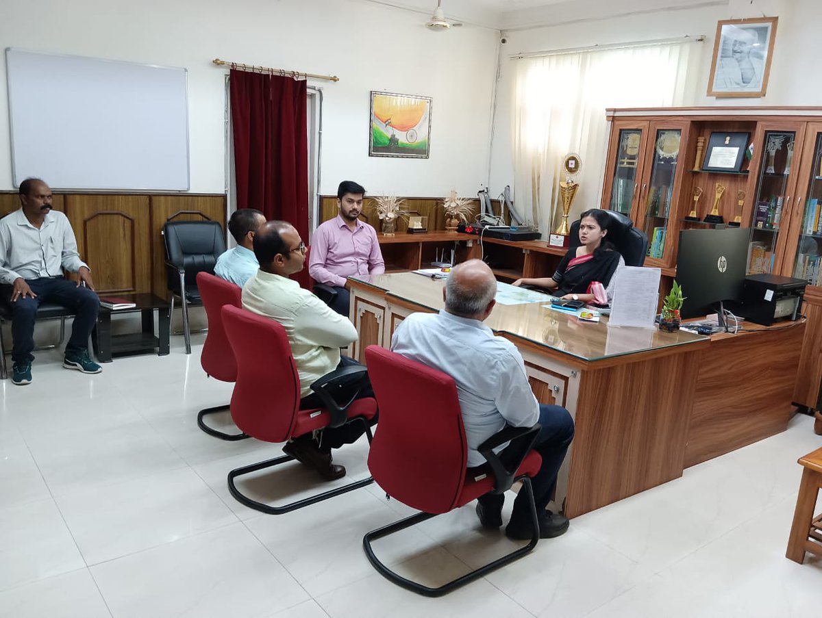 DIPA_Sambalpur's tweet photo. Had a meeting with @DmSambalpur &amp; potential Investors from other state along with ALO IDCO regarding their investment in the district. Also DM assured them all the best possible support from the district administration. https://t.co/FsvCSvnESr