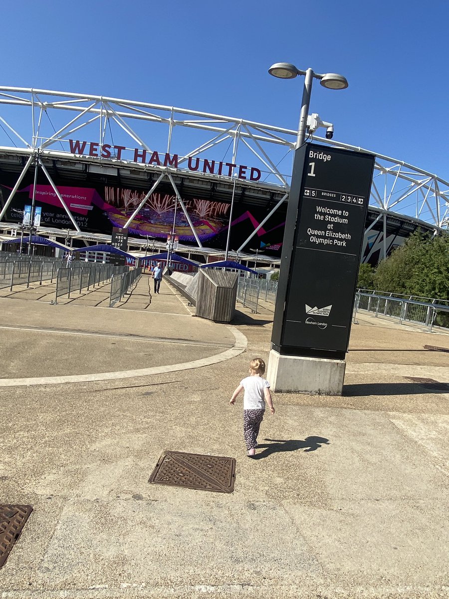 Gemmashaw1985's tweet image. Isla’s first visit 🥰⚒️ #littlehammer #hammerette #westhamunited #WHU #motheranddaughter #WHUFC #COYI #first #footballkit