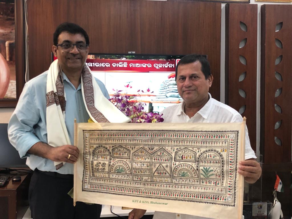 gamma_mu's tweet photo. Our directors, @girija_bharat  &amp; @manish__kumar visited @KIITUniversity, &amp; were honored to meet with the visionary Founder @achyuta_samanta, MP, Lok Sabha, Odisha. They were highly impressed with the high quality of faculties &amp; professionals, infrastructure and the ambience. https://t.co/3ZOWCSL2kJ