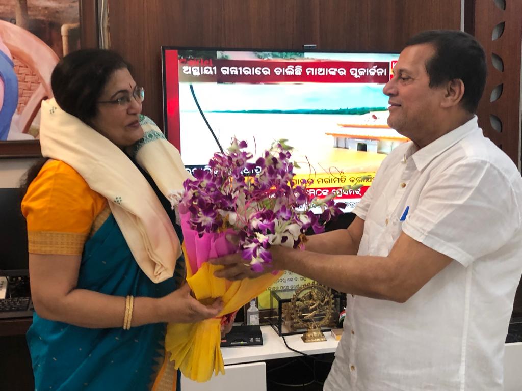 gamma_mu's tweet photo. Our directors, @girija_bharat  &amp; @manish__kumar visited @KIITUniversity, &amp; were honored to meet with the visionary Founder @achyuta_samanta, MP, Lok Sabha, Odisha. They were highly impressed with the high quality of faculties &amp; professionals, infrastructure and the ambience. https://t.co/3ZOWCSL2kJ
