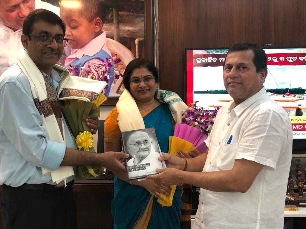 gamma_mu's tweet photo. Our directors, @girija_bharat  &amp; @manish__kumar visited @KIITUniversity, &amp; were honored to meet with the visionary Founder @achyuta_samanta, MP, Lok Sabha, Odisha. They were highly impressed with the high quality of faculties &amp; professionals, infrastructure and the ambience. https://t.co/3ZOWCSL2kJ