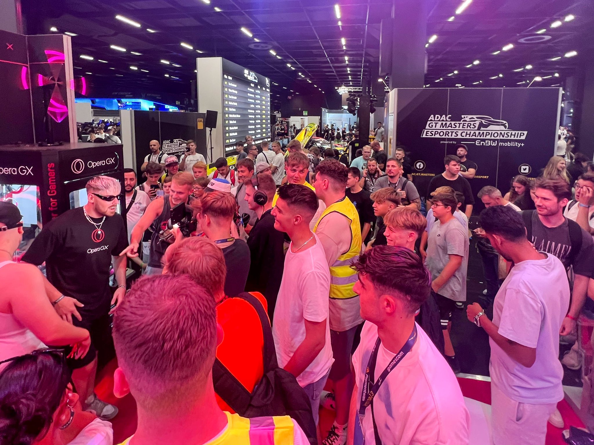 Opera GX on Twitter: "If you’re at #gamescom2022 be sure to stop by the ...