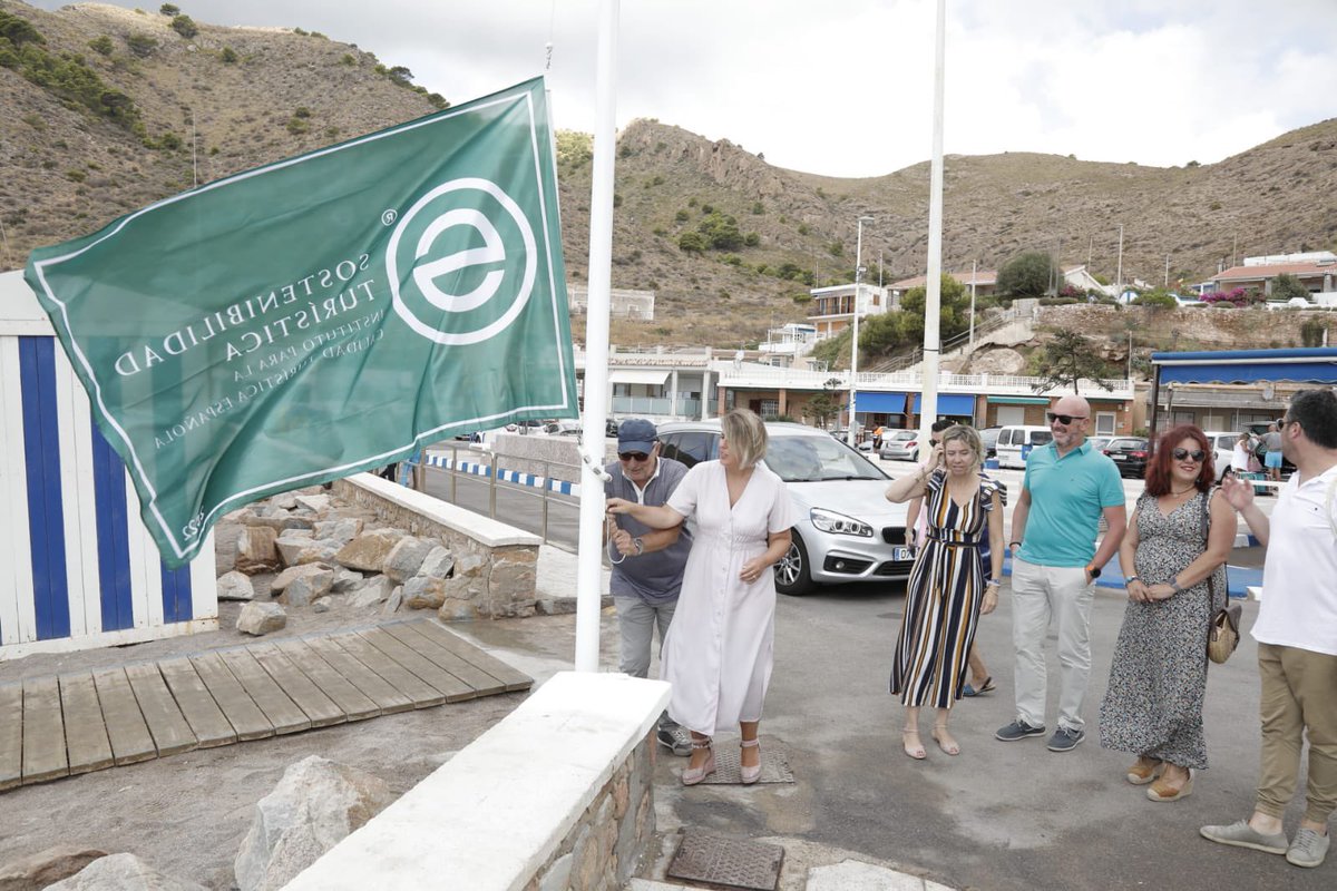 NoeliaArroyoHer's tweet photo. Solo 5 #municipios de 🇪🇸 obtenemos el certificado de ‘Sostenibilidad Turística’ @QCalidad para sus playas y #Cartagena es uno de ellos✔️
Hoy hemos izado en #ElPortus una de las 12 que hemos obtenido para nuestro litoral🏖 Seguimos apostando por la calidad como destino turístico. https://t.co/8soYhTCYD9