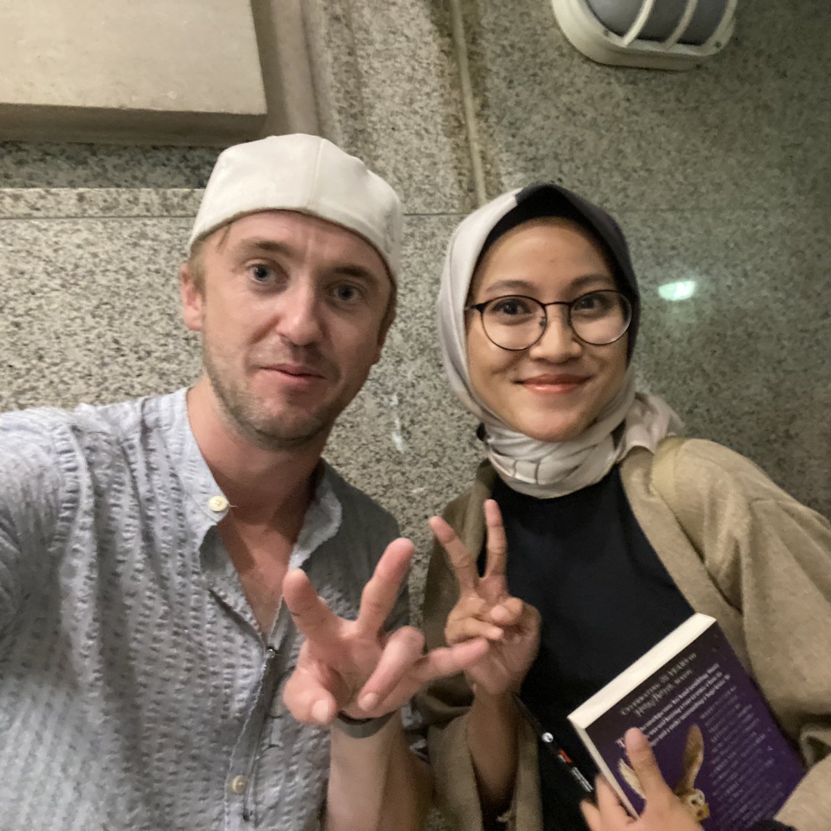 nikendr's tweet photo. I MET TOM FELTON!! 😭🥹 Is this even real 😭 https://t.co/lj6mLWg1Xn