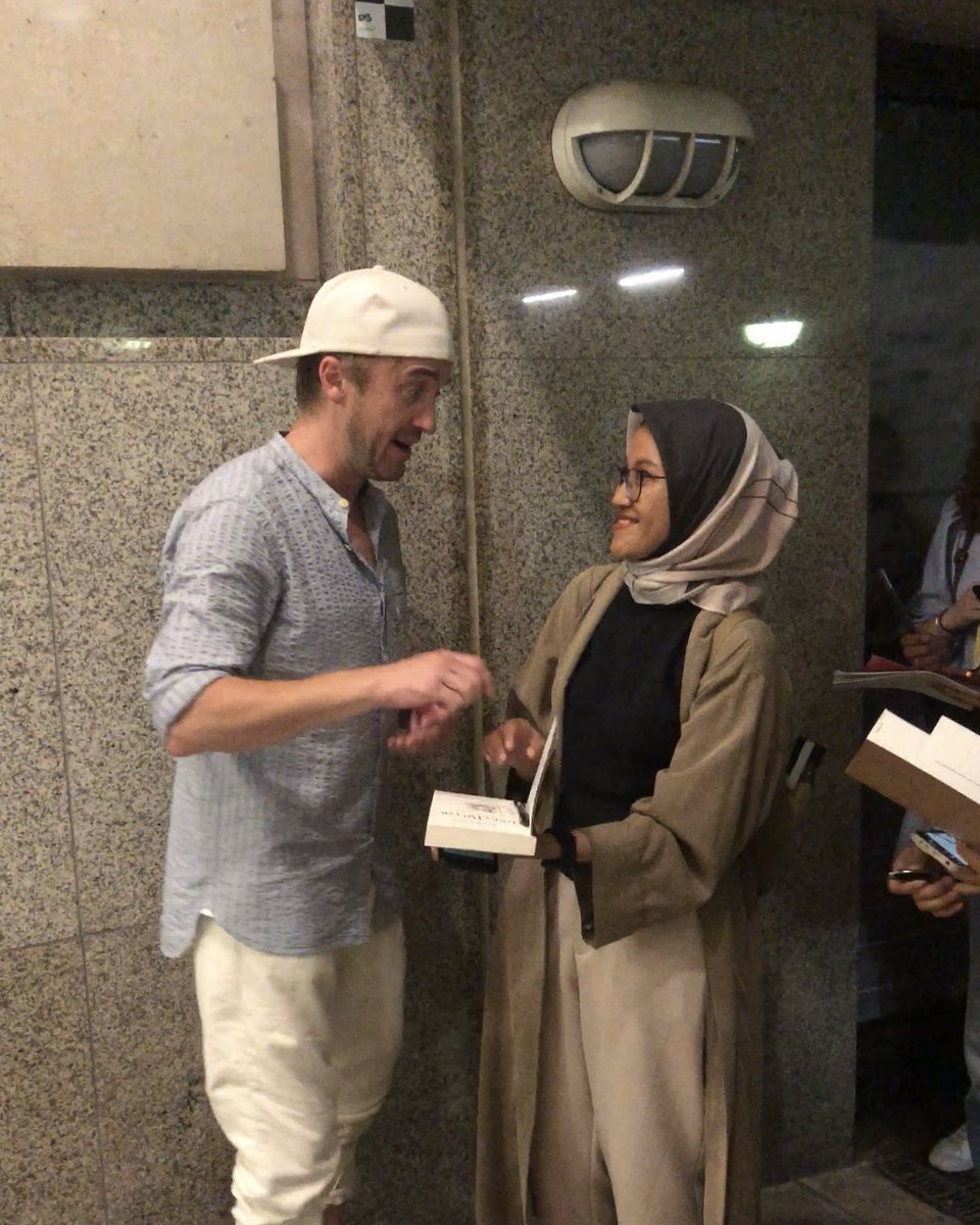 nikendr's tweet photo. I MET TOM FELTON!! 😭🥹 Is this even real 😭 https://t.co/lj6mLWg1Xn