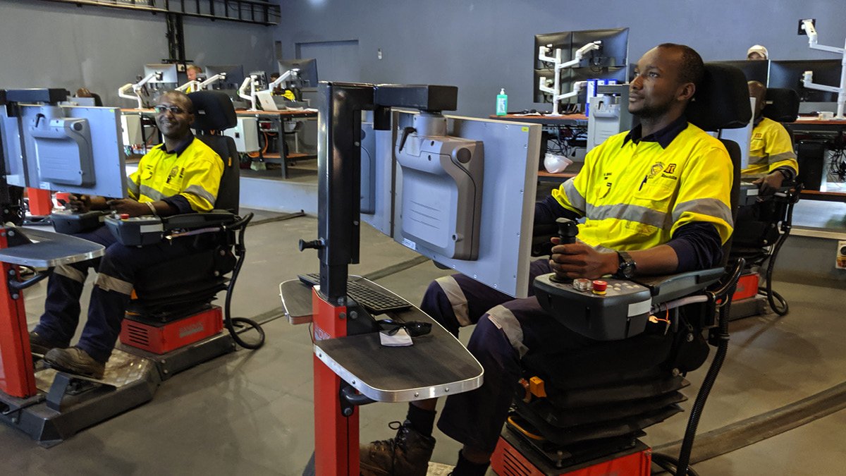 EmergTechSafety's tweet photo. Attention #OHS professionals:

Technology has eliminated more traditional work hazards than management systems could ever do.
 Do not sleep on #EmergingTech 

#healthandsafety #construction #mining #manufacturing #technology #Industry40 #robots #AUTOMATION https://t.co/IjMe6lUt5E