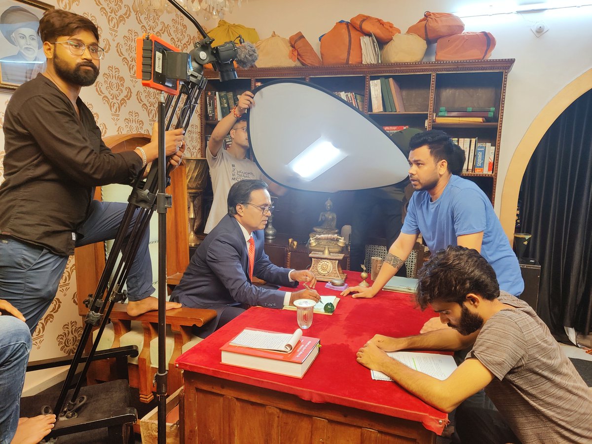 ArjunSinghFilms's tweet photo. It is very easy to destroy, very difficult to make.

गुरु जी के साथ काम कर के, हर बार कुछ नया सीखने को मिलता है,

Dr. Baba Saheb Ambedkar के किरदार में गुरुजी @Dr_Mr_Adarsh

filming "Hindu Code Bill"
Thanks Team https://t.co/jbOPkq2JDZ