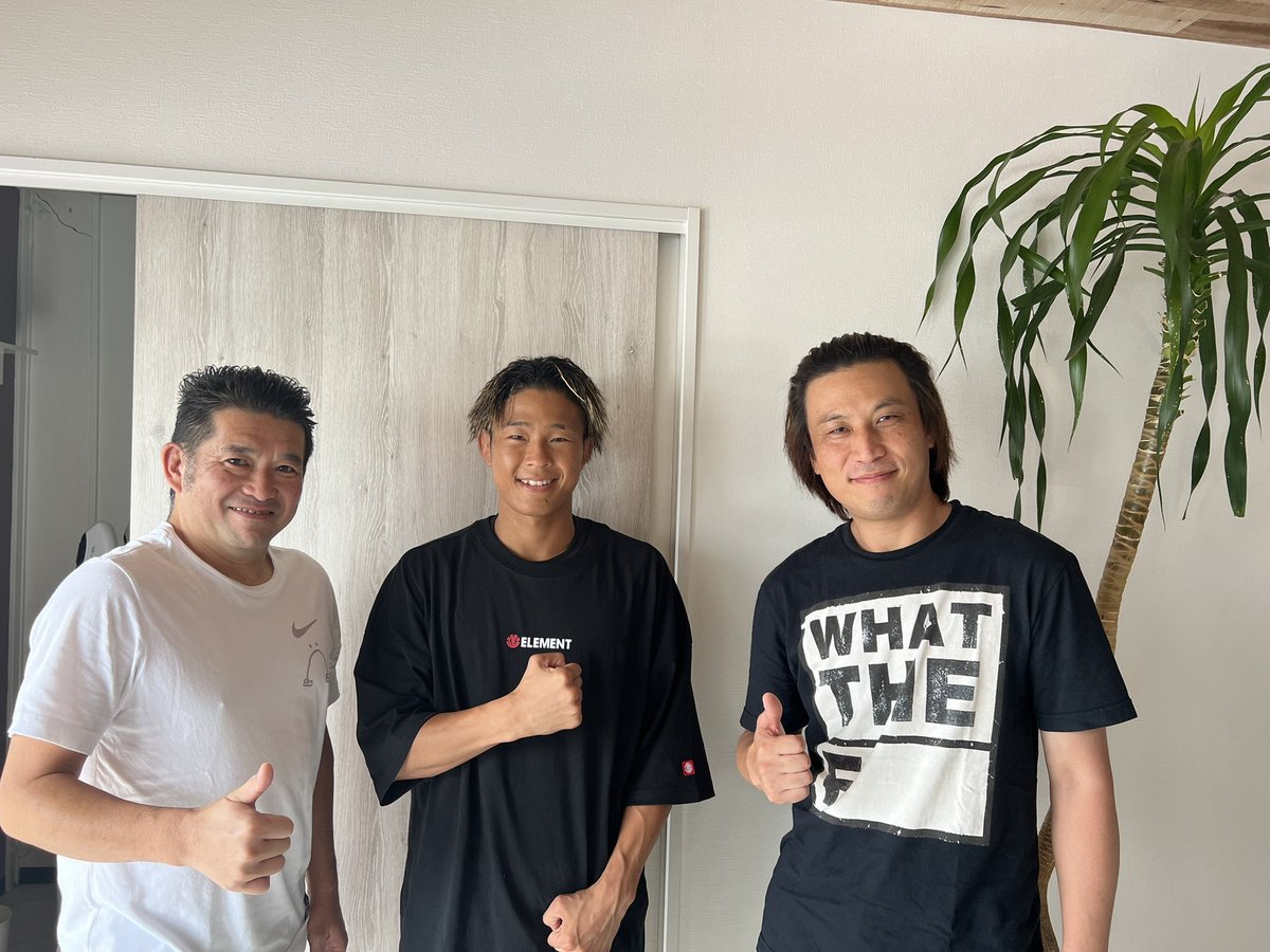 jp_dlegend's tweet photo. RISEバンダム級王者🏆
鈴木真彦選手御来店
埼玉の136兄貴と
奈良クリエイション まっちゃんと
記念撮影📷
#山口道場
#鈴木真彦
#埼玉concept
#奈良クリエイション
#dlegend https://t.co/Oxu4OT2PaB