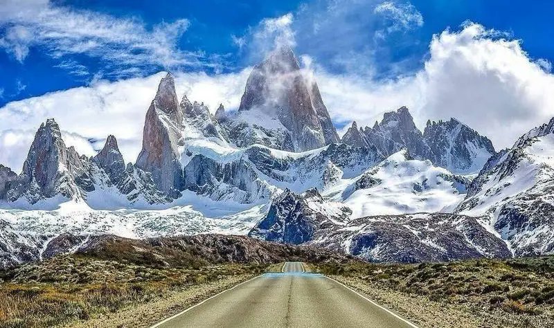 Cararanda's tweet photo. Tranqui el paisaje de cuando vas llegando a El Chaltén. https://t.co/RhnLUWq4fr