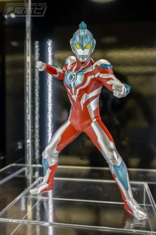 英雄勇像〜ウルトラマンティガからデッカー - 特撮