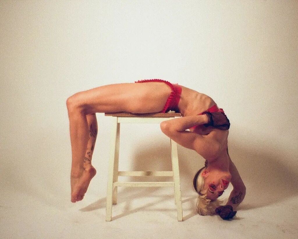 ms_veness's tweet photo. Drinking tea and tidying and thinking about doing some creative writing. It's been awhile.
Ft @sheela_killer on Lomo 400 in @softskinlatex 
#filmsnotdead #deathb4digital #back2thebase #analogphotography #analoguecommunity #filmfeed #heylomography https://t.co/J0O8Vi5X1K https://t.co/19vuPJPRqu