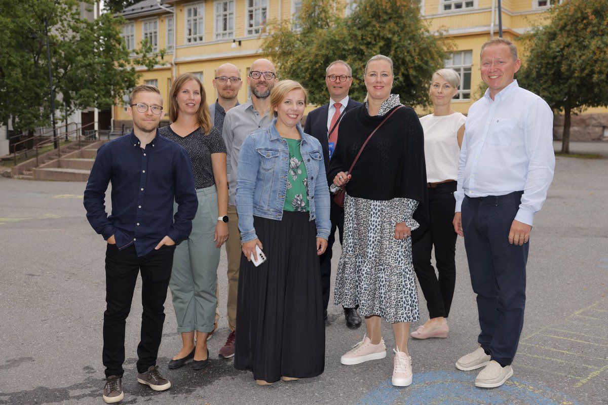 Vierailin tänään Topeliuksen koulussa ja sain kuulla miten Turussa edistetään mm. myöhäisessä peruskouluvaiheessa Suomeen tulleiden nuorten integraatiota ja tuetaan näitä nuoria päättötodistuksen saavuttamisessa. 

Kiitos <a href="/PiiaElo/">Piia Elo</a> ja koulun väki!