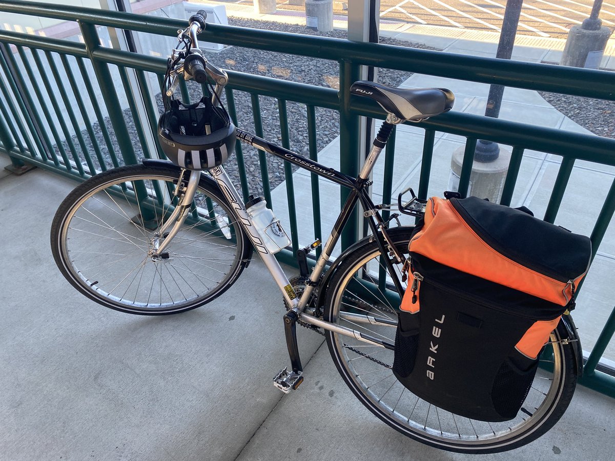 WillemsChris's tweet photo. @shorelineeast @CTRailCommuters @doughausladen @nhclimatemvmt @NHCAT1 @NHFT933 @justinelicker This New Haven public school teacher is embracing active & public transportation! 3 of 3 days so far this school year! How do we bring this to our schools? https://t.co/I9Z35uHxea