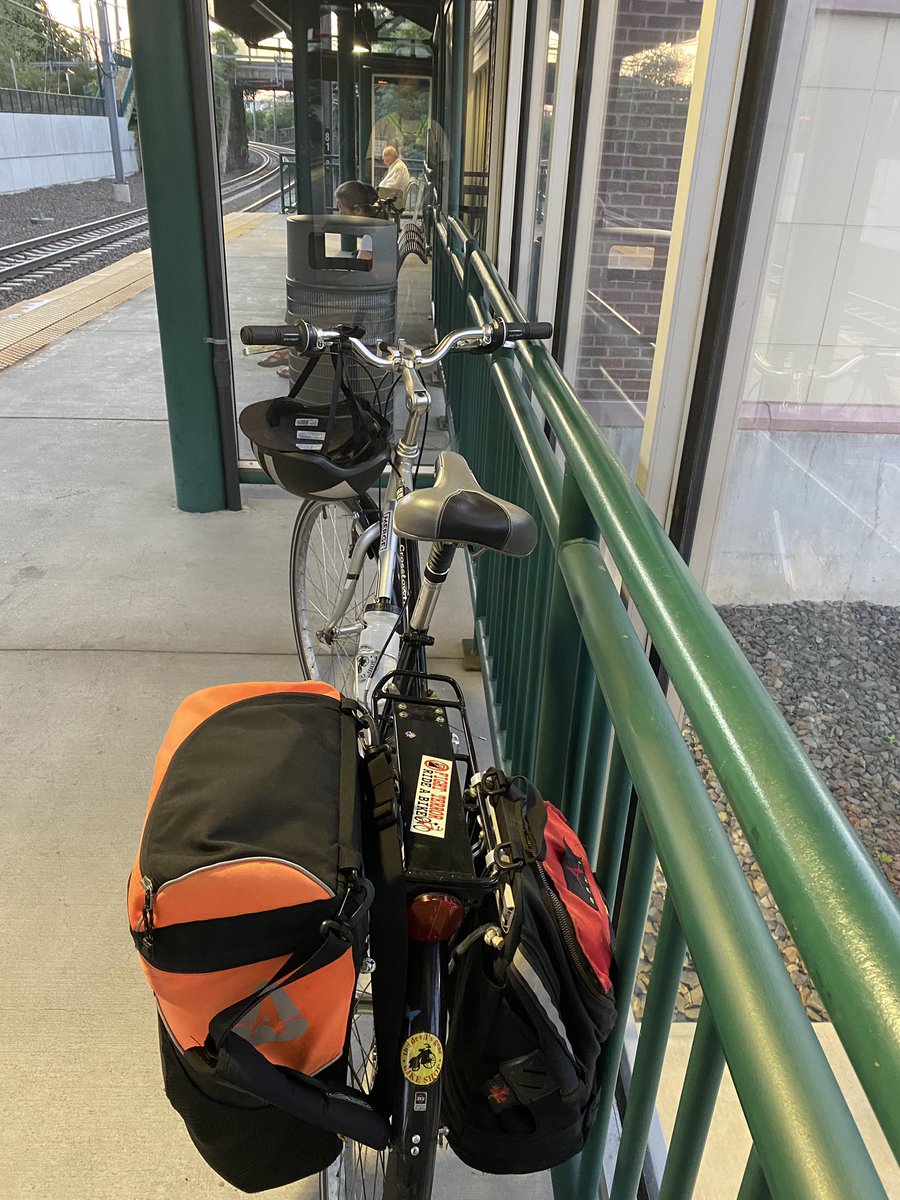 WillemsChris's tweet photo. @shorelineeast @CTRailCommuters @doughausladen @nhclimatemvmt @NHCAT1 @NHFT933 @justinelicker This New Haven public school teacher is embracing active & public transportation! 3 of 3 days so far this school year! How do we bring this to our schools? https://t.co/I9Z35uHxea