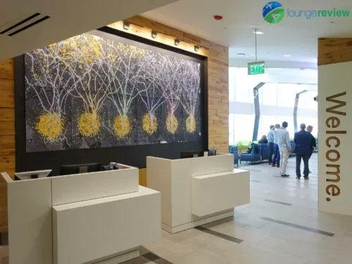 lounge_review's tweet photo. Chill and check out the #AlaskaLounge at Sea-Tac Airport in Concourse C where you can see stunning views of the runway and the Olympic mountains in the distance. 
https://t.co/hYjhPgmSA2 
@flySEA https://t.co/8QSN1jkqpQ