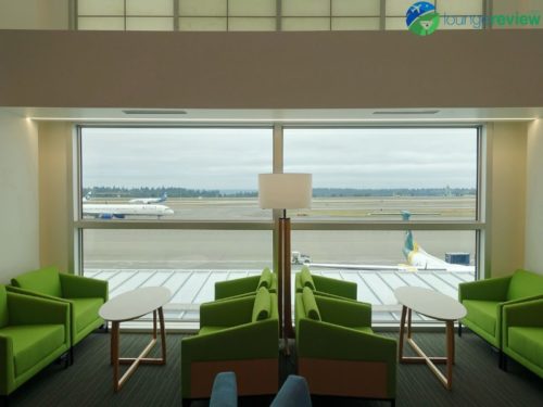 lounge_review's tweet photo. Chill and check out the #AlaskaLounge at Sea-Tac Airport in Concourse C where you can see stunning views of the runway and the Olympic mountains in the distance. 
https://t.co/hYjhPgmSA2 
@flySEA https://t.co/8QSN1jkqpQ