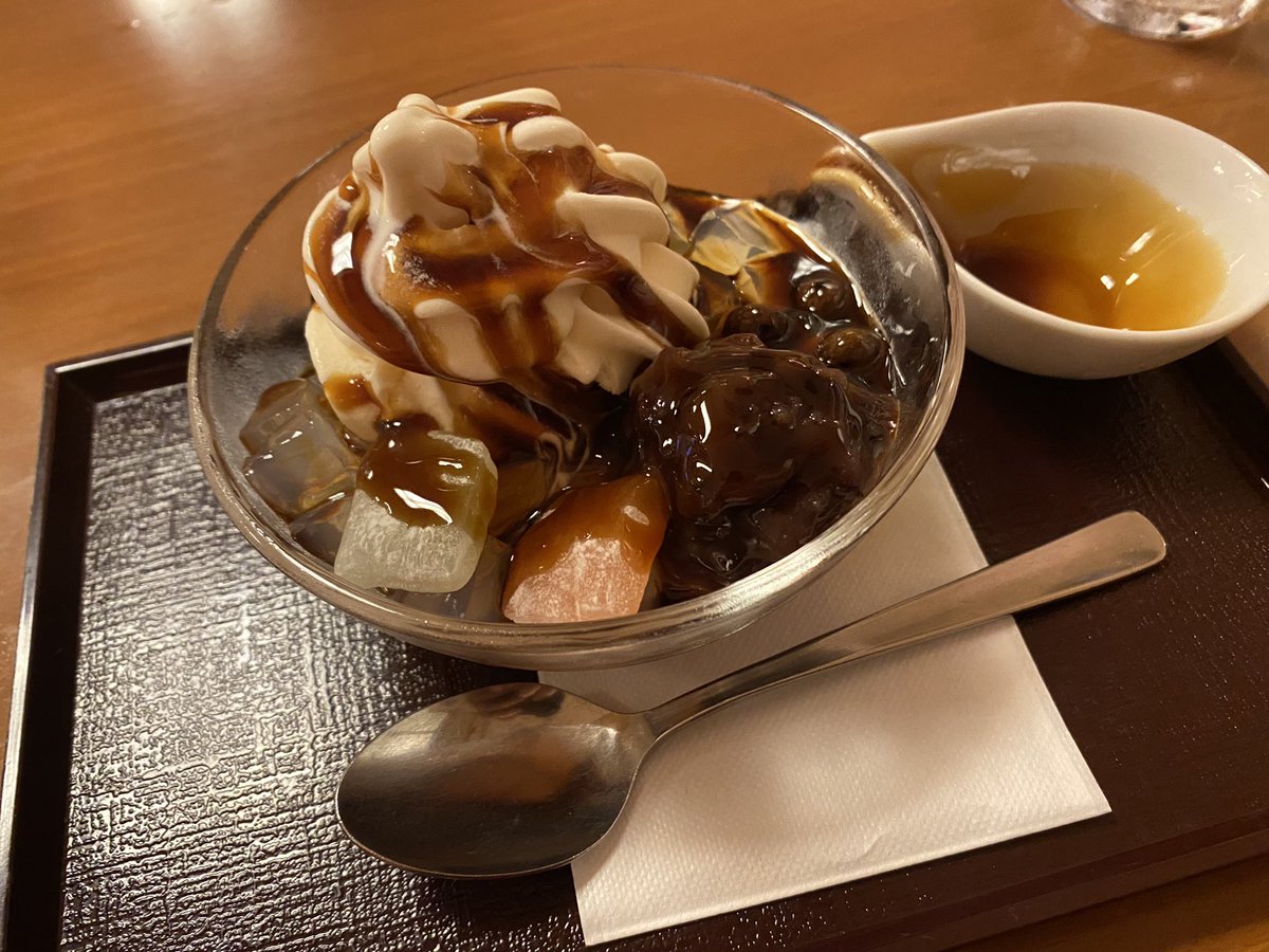 脱稿したからご褒美にクリームあんみつを食すのだ 