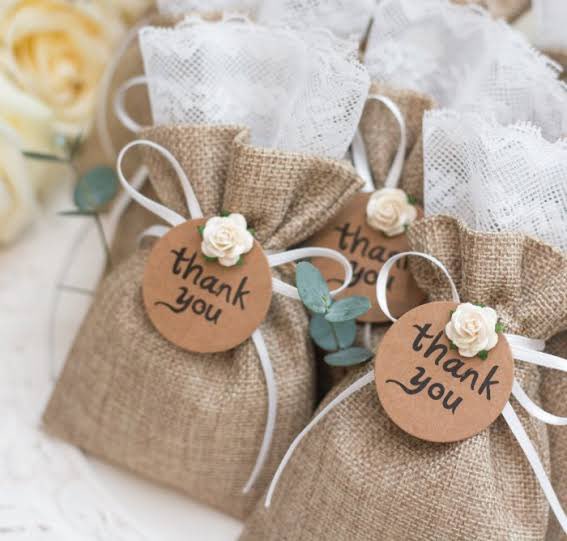 insfashion05's tweet photo. Ide Souvenir Pernikahan Tema Rustic Serba 1000-an. 
Save aja dulu nikahnya soon! 🪴

— A Thread https://t.co/Pj8U2eBCJH