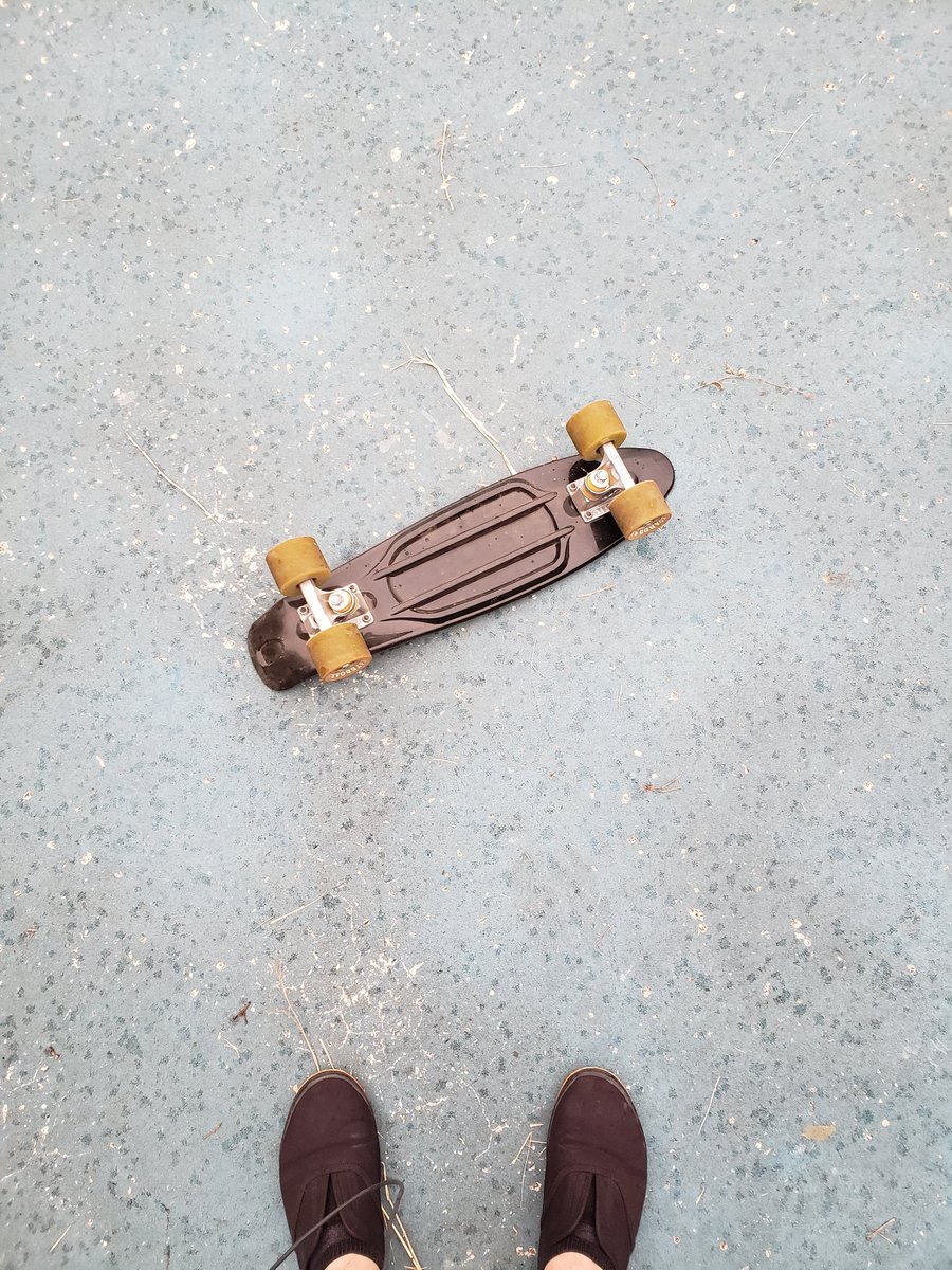 ポンコツ下手スケーターあるある。どちらかの足だけでしか漕げないので、片方だけ疲れる。そして逆の足に変えると速攻コケそうになる笑
それにしてもなかなかぜい肉は減らないなぁ