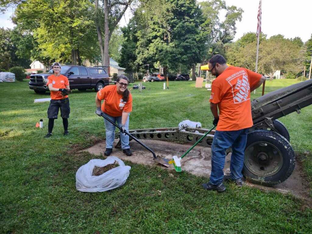 RiversDepot's tweet photo. .::great day yesterday rocking out a Team Depot at Union City Cemetery!::. @Archiegraham17 @bobsaniga @hrjohnson2785 @MattEnglish1977 https://t.co/wAZcuhDNt4