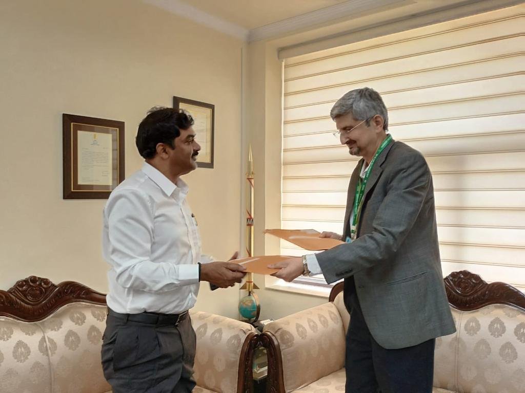 ANI's tweet photo. Dr Samir V Kamat today assumed the charge as the new chief of the Defence Research and Development Organisation (DRDO) from G Satheesh Reddy who will now look after the charge of Scientific Adviser to Defence Minister. https://t.co/fZrWz6Gptq