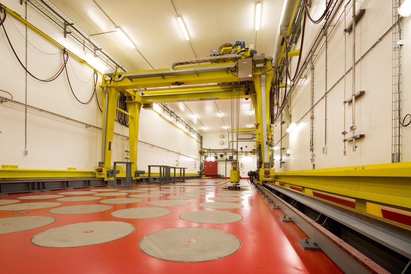 Iemand vroeg me gister bij de @RePlanetNL bijeenkomst hoeveel kernafval we eigenlijk zouden hebben bij 100% kernenergie? Dat is een prima vraag. Laten we eens rekenen 🧵