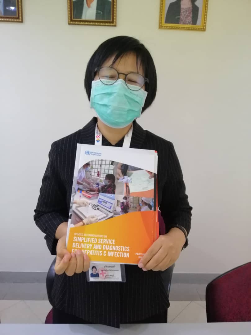 ChungHanYang2's tweet photo. insightful to speak to Dr Anchalee @HIVNAT &amp; @DNDi PI #Ravidasvir. She co-chaired GDG for WHO Updated recommendations on simplified service delivery &amp; diagnostics for #HCV: decentralization, integration &amp; task sharing will be key for #HCV care expansion
https://t.co/gHbAIE8EpW https://t.co/3FRXus8McO