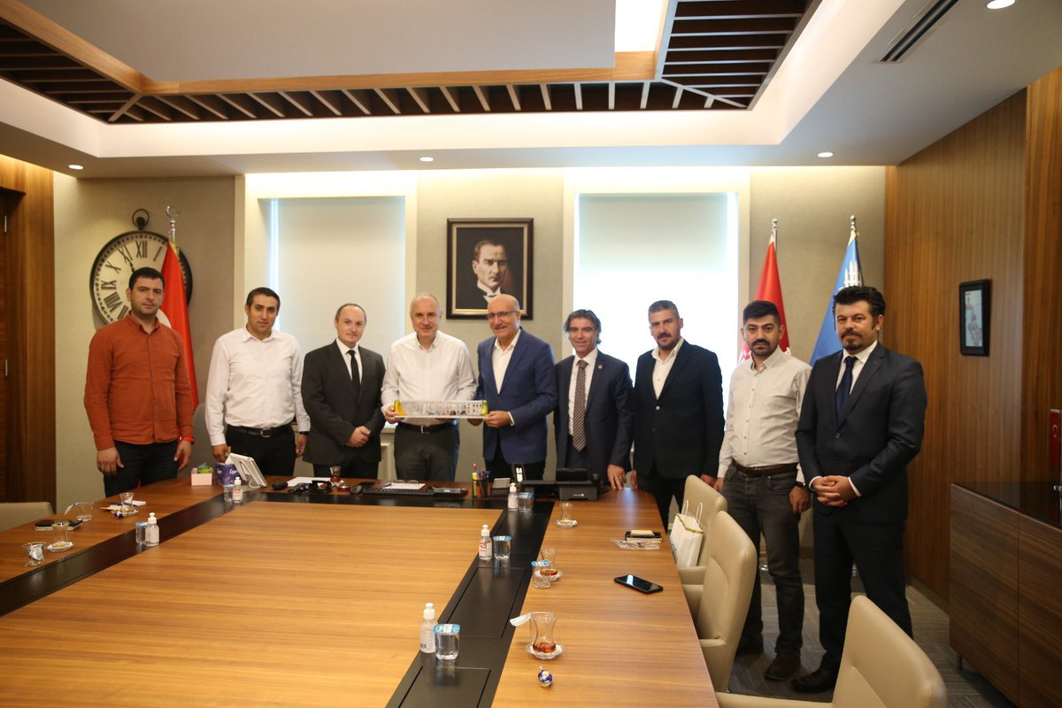 serkankaya_29's tweet photo. İş Birliği ve Proje Platformu olarak İSKİ Genel Müdürü Dr.Şafak Başa beyi ziyaret ettik. İSKİ çalışmaları hakkında verdiği bilgiler ve misafirperverliği için teşekkür ederiz. @SafakBasa https://t.co/HF4QZYf1qT