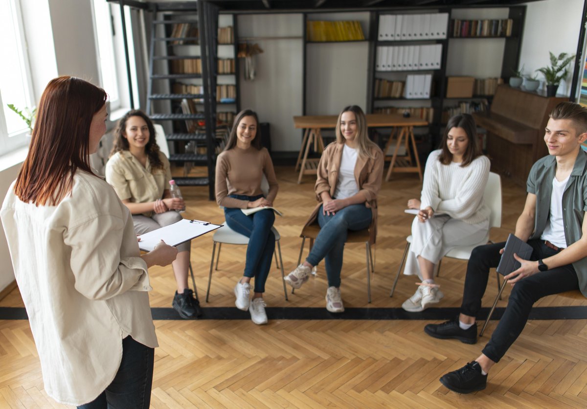 In het najaar start de gespreksgroep KOPP / KOV: een Kind van een Ouder met Psychiatrische Problematiek en/of Verslavingsproblematiek. De bijeenkomsten zijn voor volwassen kinderen die nu hinder ervaren van hun opvoeding. Meer info of aanmelden: sociaalteam@oldebroek.nl.