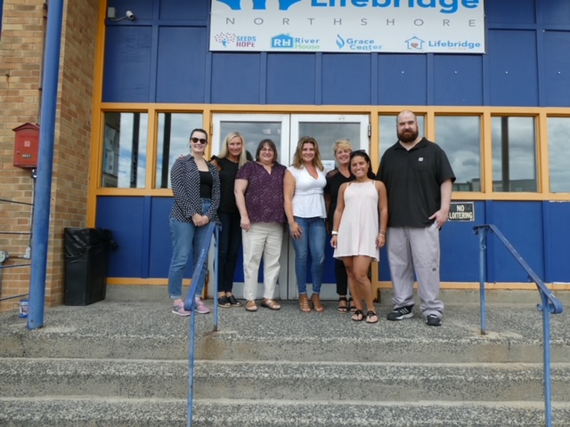 Groom_co's tweet photo. Our team dropping off our monthly food delivery to Lifebridge North Shore made by our friends over at Root 🥗🥖
#groomgivesback #groomconstruction #lifebridgens #salemma #root #community https://t.co/dLzyEb9YP2