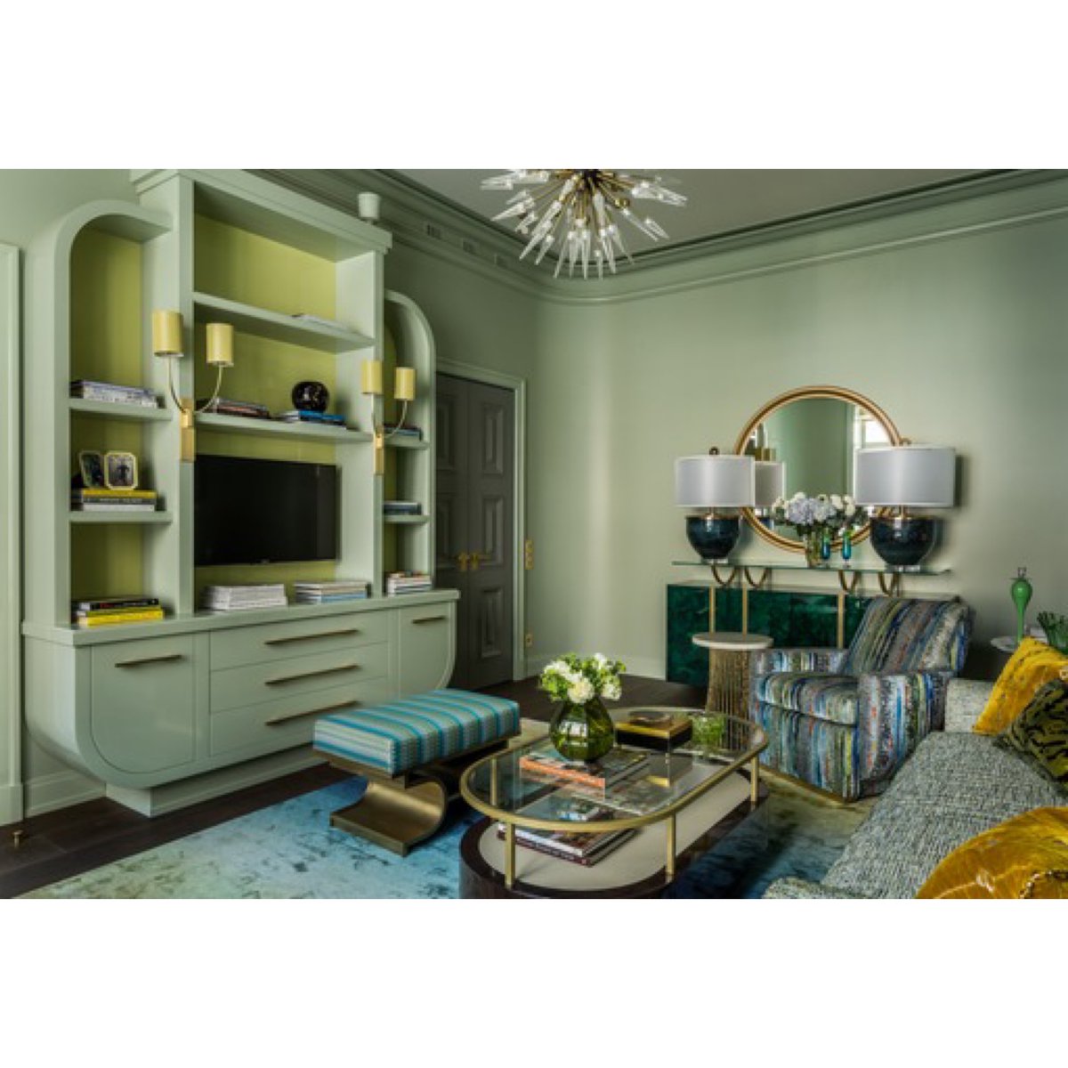 Decca produced the cabinet designed by Boris Dmitriev for this chic apartment. #retrospectiveevent #deccaevent2022 #BORISDMITRIEV #privateproject #deccaproject2022 #newshowroom #deccaretrospective #ldf22 #декоратор #дизайнпроект #дизайнинтерьера #дизайнер