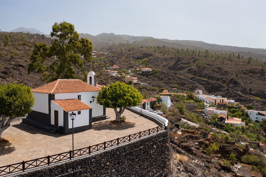 visitguia_isora's tweet photo. #Aripe ubicado en la zona alta del municipio, a un kilómetro del casco urbano de Guía de isora declarado Bien de Interés Cultural, ha sabido preservar su rico patrimonio natural y arquitectónico, ofreciendo paisajes de especial belleza.#VisitGuíadeIsora #Aripe #CaracterNatural https://t.co/3CfXYCnmvX