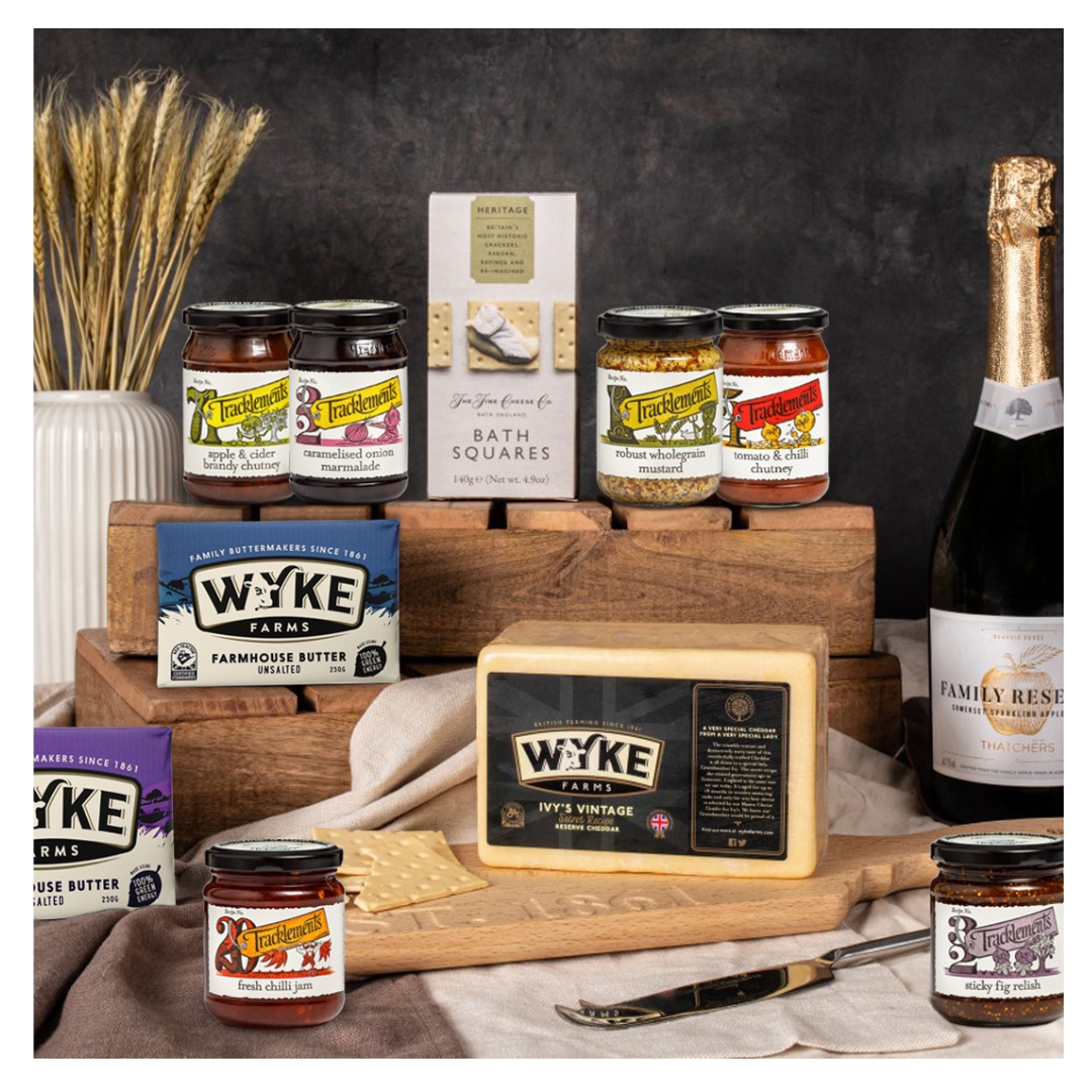 wykefarms's tweet photo. It's #GIVEAWAY time! We've partnered with our friends at #Tracklements to give away a luxury Wyke Farms hamper along with their award-winning condiments.
Enter on IG: https://t.co/00IxEoI4h6
#freebiefriday #freebies #cheese #competitions #competition #giveaways #lunch #dinner https://t.co/72XoT10Ovf