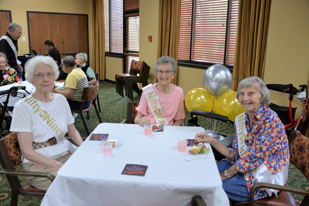 MorningsideM's tweet photo. We're thrilled to celebrate 35+ residents at our Meadows #IndependentLivingCommunity who are 90yrs &amp; older, w/ a #Nifty90s party! 🥳 The things they've seen! Cheers to this nifty 90's crew! 🥂💖

#SeniorLivingCommunity #SeniorCare #ElderlyCare #OlderAdults #90YearsOld #latxstrong https://t.co/GWe056vUdi