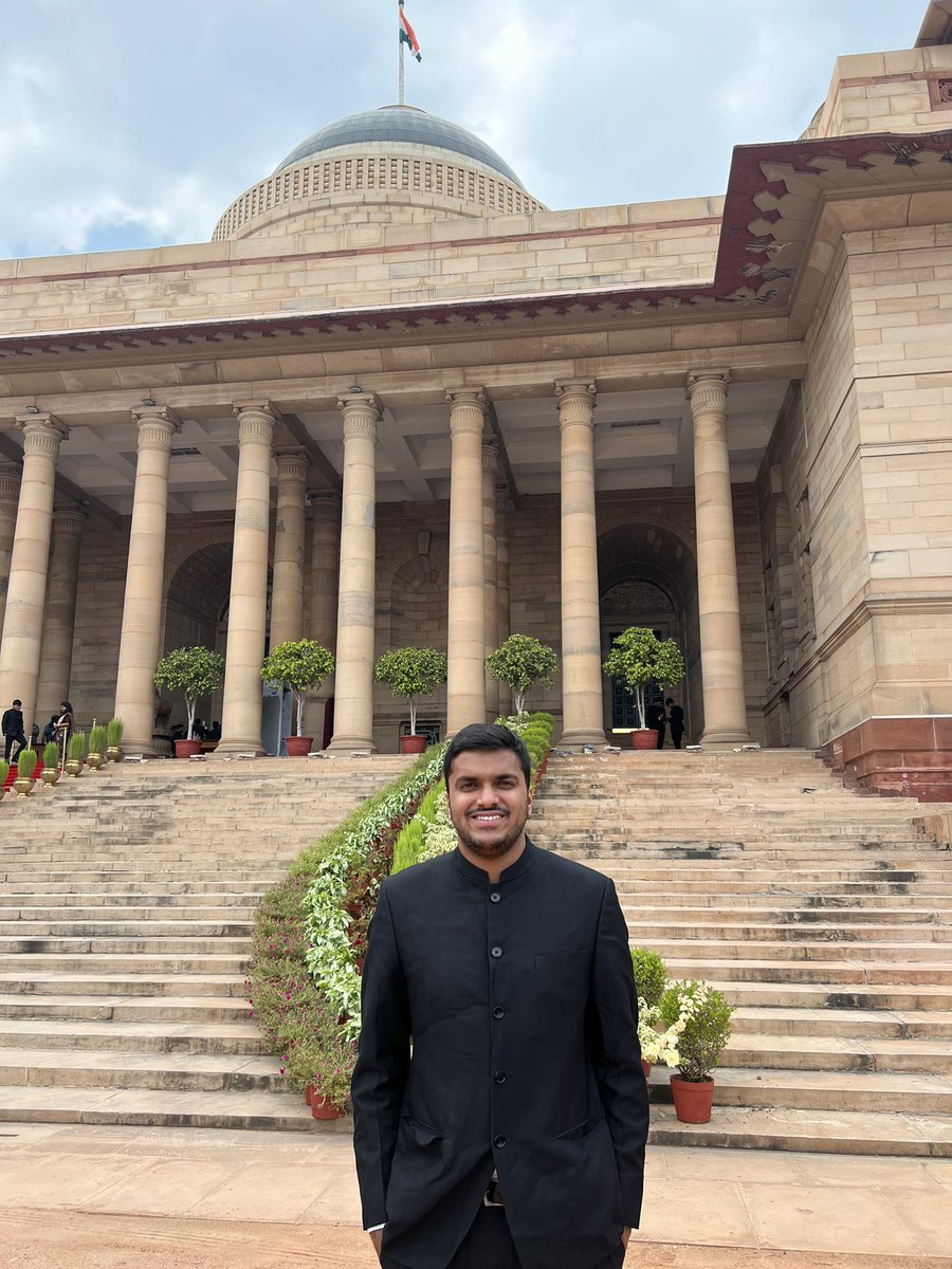 It was an honor calling on the honourable President of India, Droupadi murmu ma’am at the Rashtrapati bhawan.