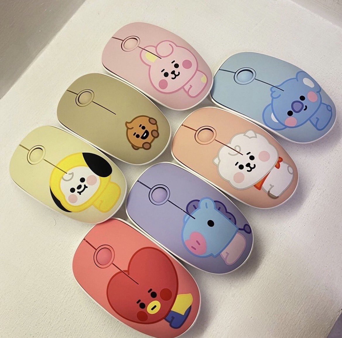 Wireless Mouse สีสันสดใส เข้าใหม่หลายคาแลคเตอร์เลยนะครับ ต้องรีบแล้วสินค้ามีจำนวนจำกัด 

PRICE : 1,090 บาท

📍มาเจอกันได้ที่ SF Cinema Central World ชั้น 7
🛍 สามารถสั่งซื้อได้เลย Online Add Line  @bt21thailandpopup สั่งได้เลยทั่วประเทศ 

#BTS #BT21 #BTSARMY #ARMY #ตลาดนัดบังทัน