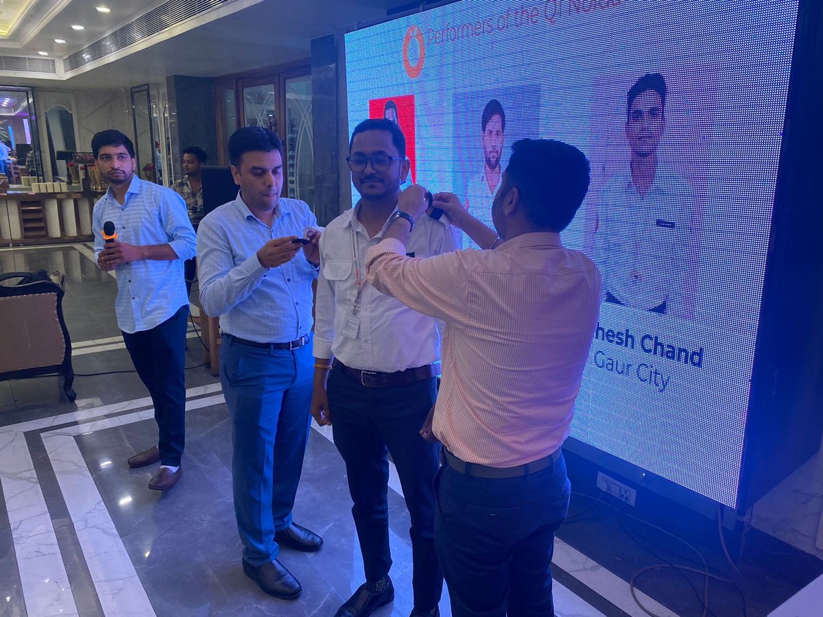 tarunbhambra's tweet photo. Super proud of the NCR team to build the most professional and fastest paramedic team to serve patients across Delhi, Noida and Gurugram. This was their commissioning ceremony where ranks were awarded based on skill and experience.
#fastisbetter #orangehealth #diagnostics # https://t.co/JtXaFcv0Ve