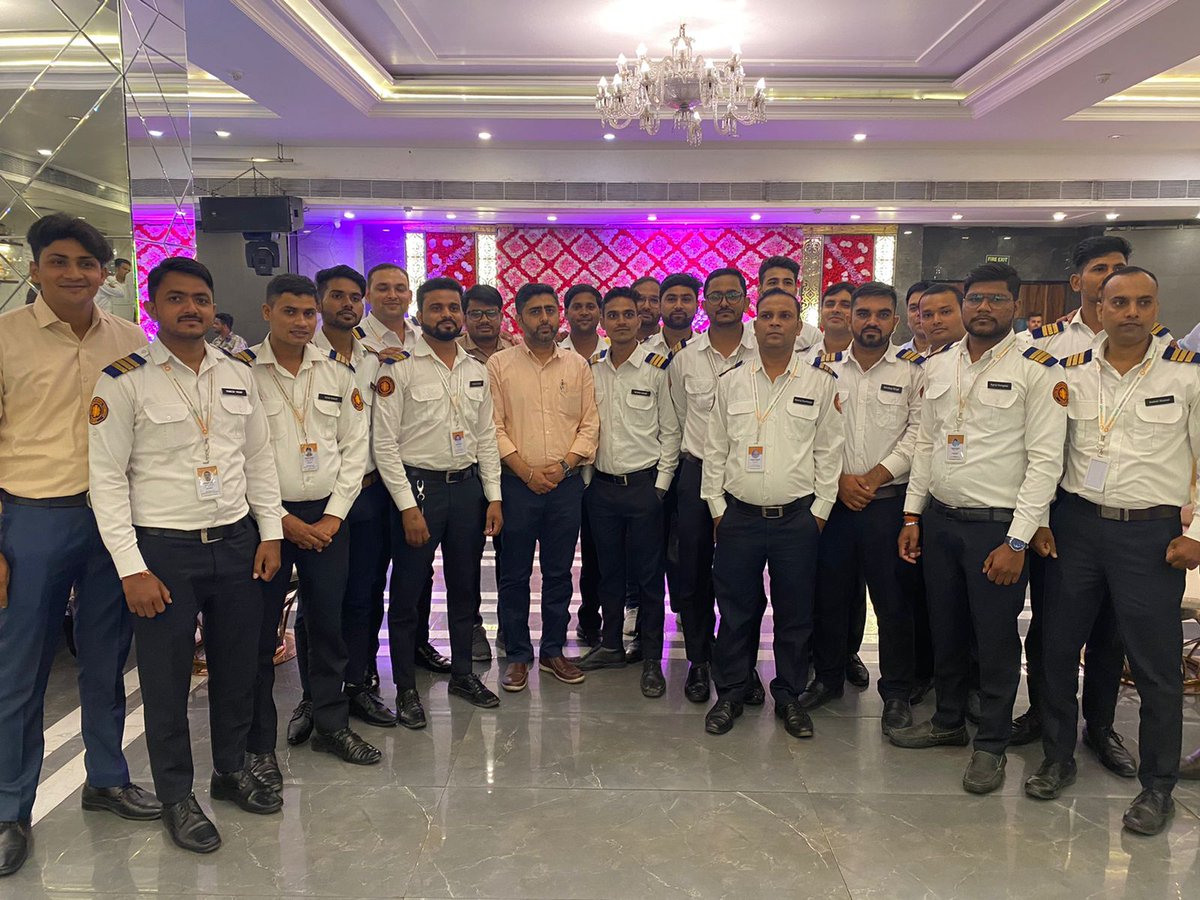 tarunbhambra's tweet photo. Super proud of the NCR team to build the most professional and fastest paramedic team to serve patients across Delhi, Noida and Gurugram. This was their commissioning ceremony where ranks were awarded based on skill and experience.
#fastisbetter #orangehealth #diagnostics # https://t.co/JtXaFcv0Ve