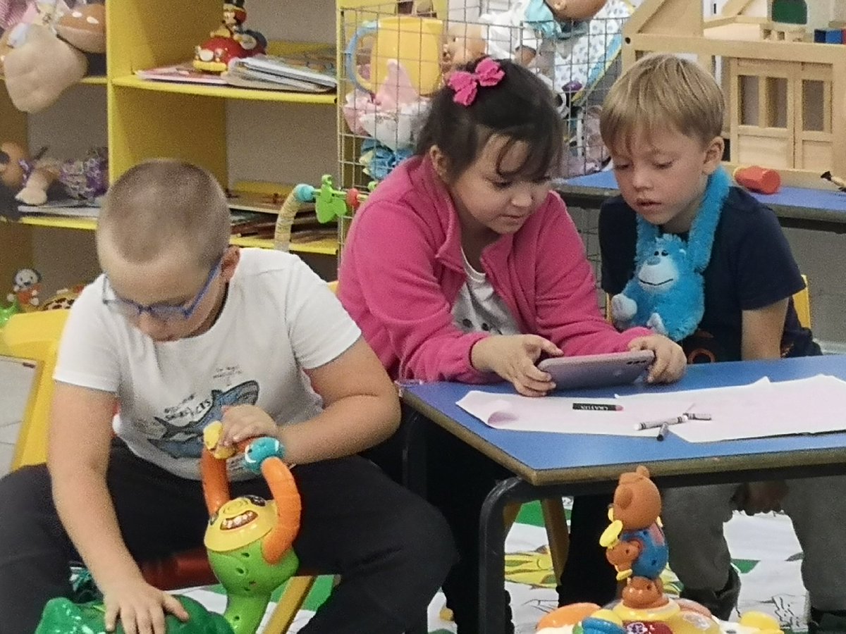 AshmanRoy's tweet photo. Spending a great morning with @ianodgers at the Dereham Ukrainian hub with our guests, amazing  how quickly children can forge new friendships. Adults doing an ESOL lesson @duncancbaker @JeromeMayhew @GeorgeFreemanMP @BreckCouncil please please support this brilliant initiative https://t.co/PBNefKQvAQ