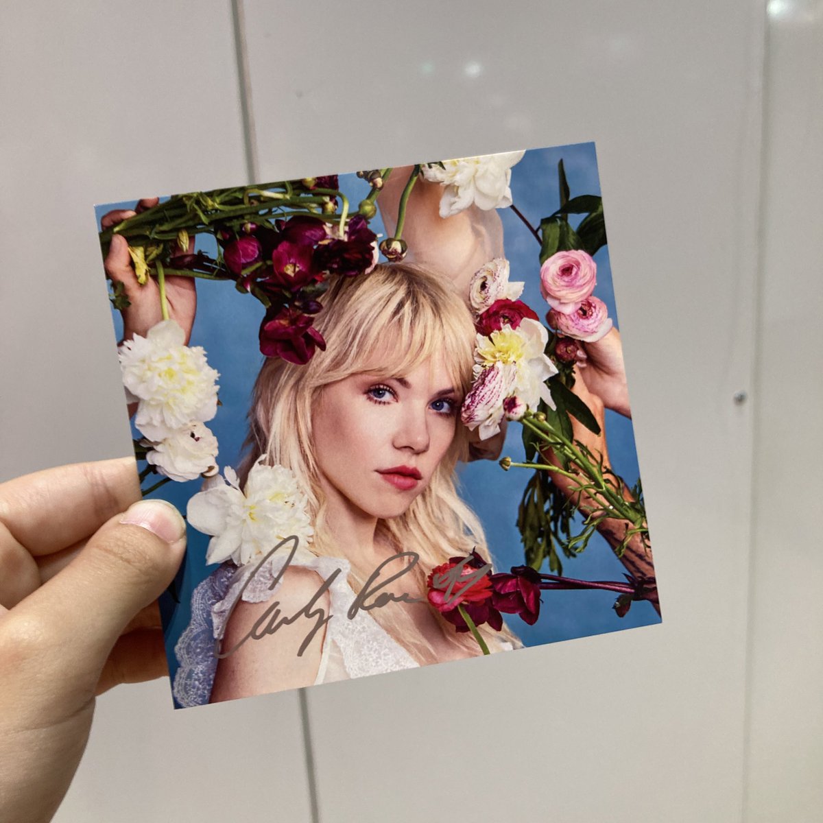 FavColour_aoi's tweet photo. サマ��ニでもタワレコでも、運よくカーリーを間近で見られて幸せだった🥹私はやっぱりカーリーの歌が大好きだ😭 https://t.co/BfnR48rSCD
