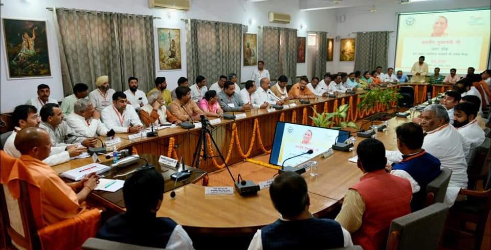 drsanjeevbalyan's tweet photo. आज मेरठ जनपद के आयुक्त सभागार में उ० प्र० के यशस्वी मुख्यमंत्री आ० @myogiadityanath जी की अध्यक्षता में मंडल अधिकारियों व जनप्रतिनिधियों के साथ विकास कार्यों तथा कानून व्यवस्था के ऊपर समीक्षा बैठक में उपस्थित रहा। @BJP4UP
@BJP4India https://t.co/4hQWpHtjYZ