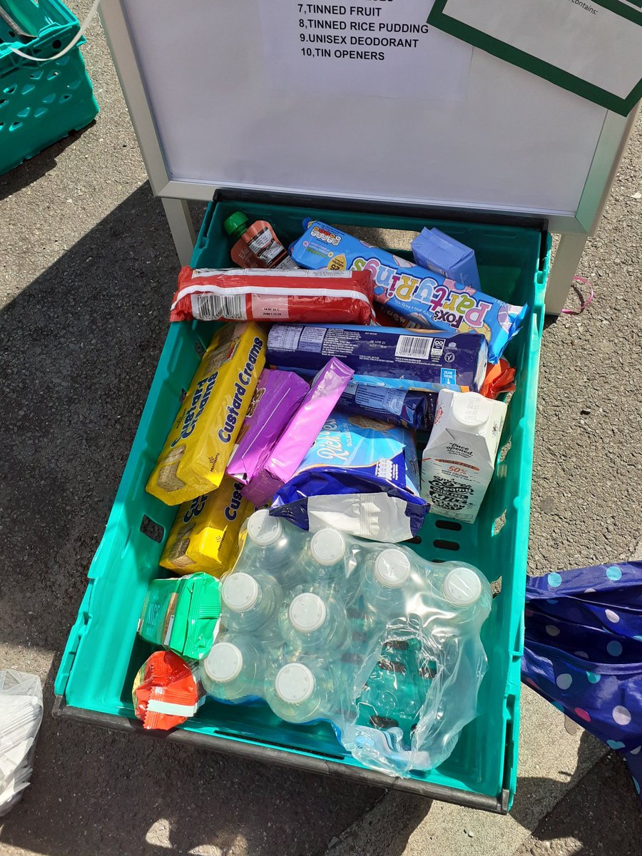 CroydonChampion's tweet photo. This morning is going great still a few hours left collecting donations for @PurleyFoodHub #foodbankdrive #community #pickuppacks thank you to everyone so far 😊 https://t.co/8On6a4ez9R