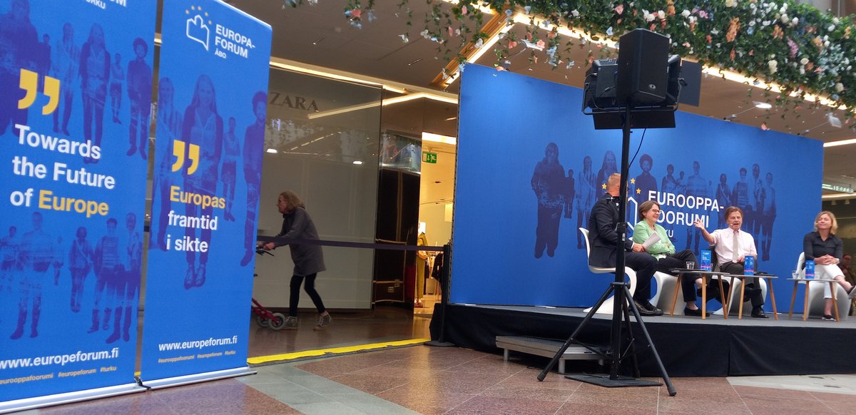 Metsäpolitiikan, erään panelistin intohimon, saralta saatiin hyvää pohdintaa <a href="/HeidiHautala/">Heidi Hautala</a> ja <a href="/PekkarinenMauri/">Mauri Pekkarinen</a> toimesta. <a href="/HennaVirkkunen/">Henna Virkkunen</a> muistuttaa, että meidän tulisi saada kriittiset raaka-aineet tuotettua omavaraisesti ja kierrättäen.

#eurooppafoorumi