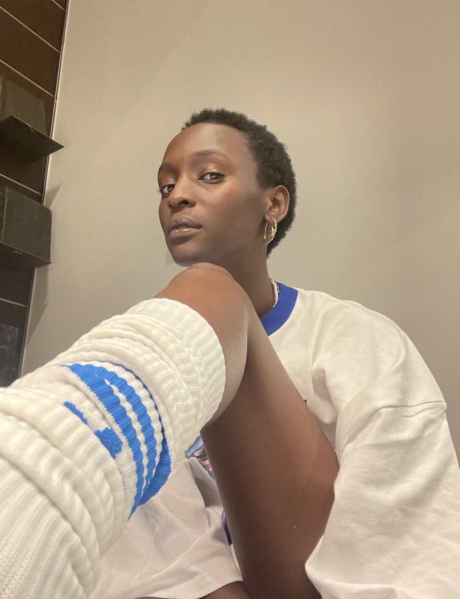 lousandtheyakz's tweet photo. My Afro is growing a little 🥹
I’m gonna stop braiding it for a minute 
Give me tips to take care of it 💙 https://t.co/bzeOMTYKLd
