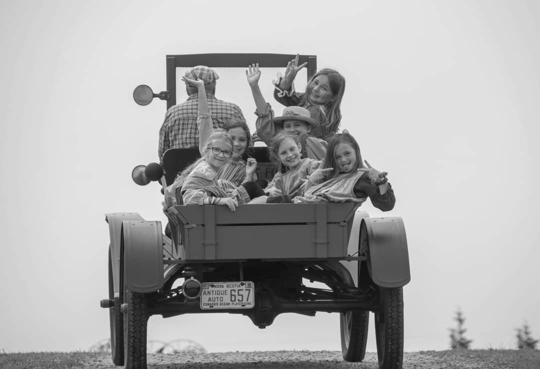 Dernière semaine du camp d'été "La vie d'autrefois". À l'année prochaine ☺️
-
Last week of our day camp "La vie d'autrefois". To next year! ☺️