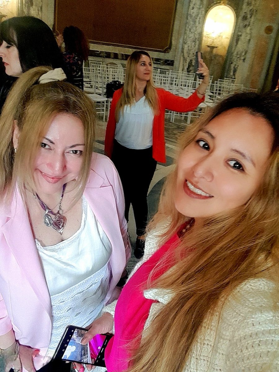 EleoValentini's tweet photo. En el Argentina Fashion Week con mi jujujeña bella! 😍 #ARFW https://t.co/jMpsZHrH6H