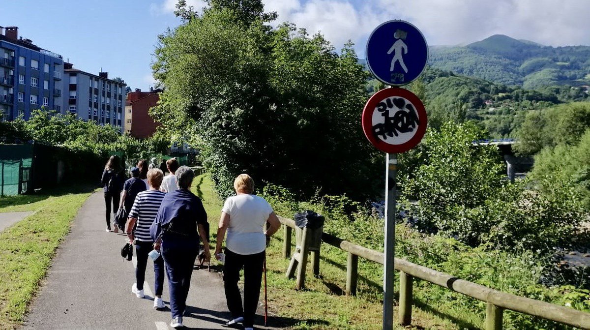📸Luisa, Delia, Marga, Conchita... ya se han animado a nuestros #ViernesSaludables 

👟Tere, celadora del centro de salud de #Sotrondio y  #Blimea las ha acompañado en esta iniciativa de promoción de la salud

👣La próxima ruta: 30 de septiembre

#AtenciónPrimaria #CuidaDeTi