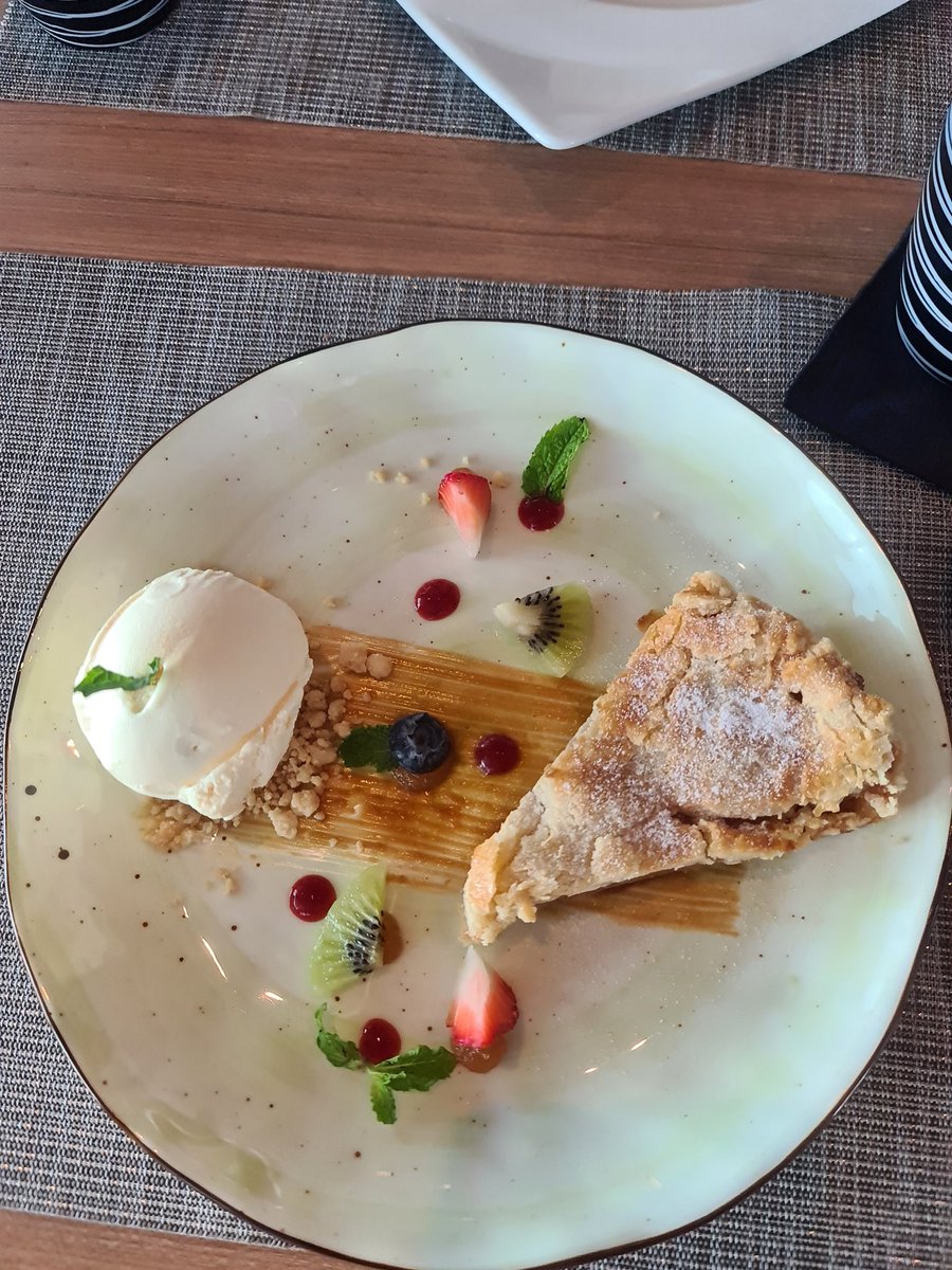 _x1eth's tweet image. Apple pie time before getting back to work.
#pudding #TimeOut #pie