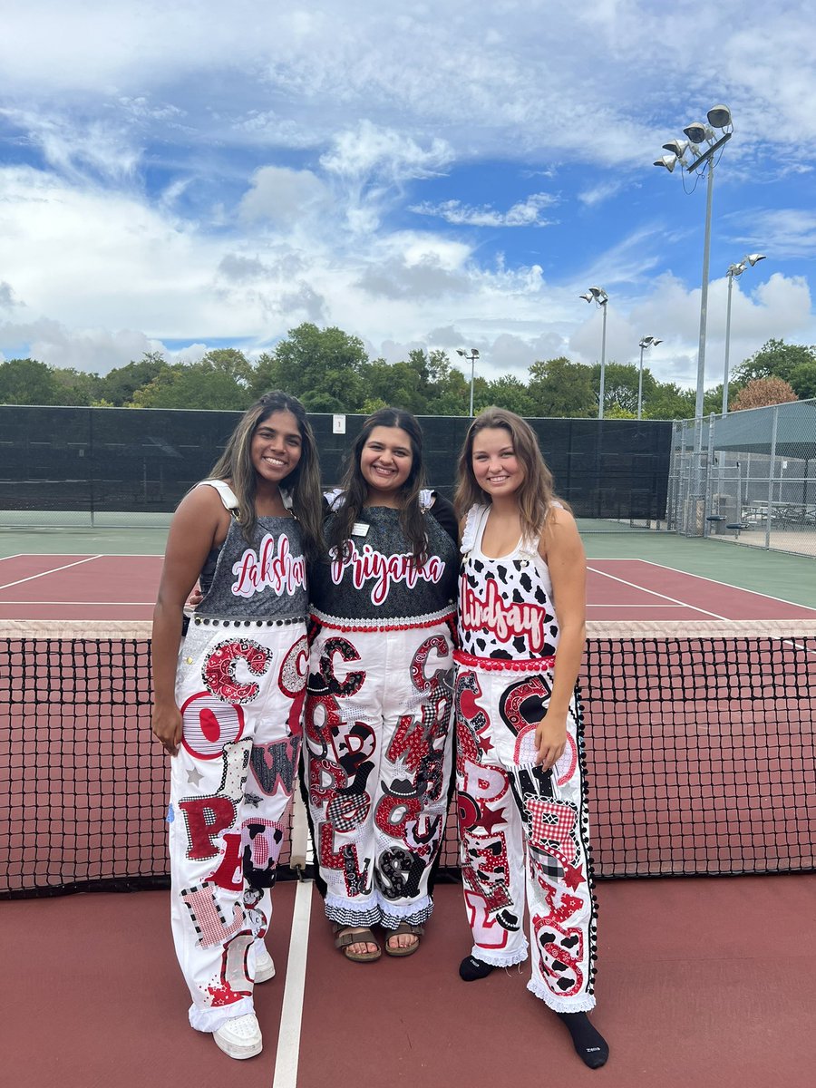 LauraKSpringer1's tweet photo. It’s Senior overall’s time again❤️❤️❤️! Three great young women representing CHS Tennis🥰! Go Cowgirls!!! Love these kids so much❤️❤️❤️! #CHSLearn,Love,Serve https://t.co/10SlFpa8fp